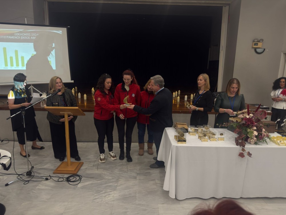 Βράβευση της ΕΠΟΜΕΑ σε εκδήλωση του Δήμου Αιγάλεω για την προσφορά και τον εθελοντισμό