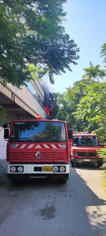 Άμεση κινητοποίηση της ΕΠΟΜΕΑ σε πυρκαγιά εργοστασίου στο Αιγάλεω