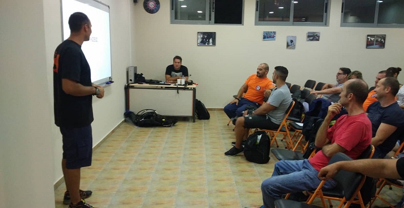 Μάθημα υποβρύχιας κατάδυσης από εκπαιδευτές της Κ.Ο.Σ.Υ.Θ.Ε. της Πολεμικής Αεροπορίας