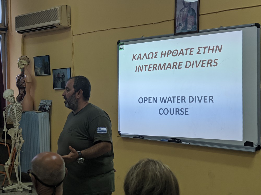 Εκπαίδευση καταδύσεων με τον κο Βαρδάκα Γεώργιο της Intermare Divers 