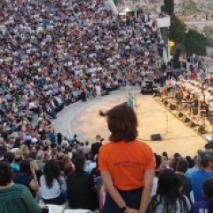 Η ΕΠΟΜΕΑ παρούσα στην εκδήλωση–αφιέρωμα στον Σταύρο Κουγιουμτζή στο Θέατρο Πέτρας Η ΕΠΟΜΕΑ παρούσα στην εκδήλωση–αφιέρωμα στον Σταύρο Κουγιουμτζή στο Θέατρο Πέτρας