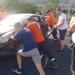 ΕΠΟΜΕΑ: Άμεση συνδρομή στην απομάκρυνση ακινητοποιημένου οχήματος κατά τη μετάβαση σε άσκηση ΕΠΟΜΕΑ: Άμεση συνδρομή στην απομάκρυνση ακινητοποιημένου οχήματος κατά τη μετάβαση σε άσκηση