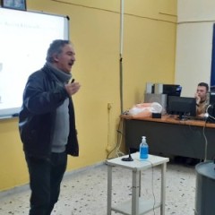 Διαδικτυακό μάθημα "Αυτοπροστασία και Σεισμός" Κέρπελης Πλούταρχος, Λέκτορας Εφαρμογών ΠΑΔΑ Διαδικτυακό μάθημα "Αυτοπροστασία και Σεισμός" Κέρπελης Πλούταρχος, Λέκτορας Εφαρμογών ΠΑΔΑ