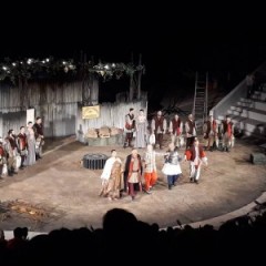 Υγειονομική κάλυψη της παράστασης «Αχαρνής» στο θέατρο Πέτρας