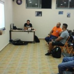 Μάθημα υποβρύχιας κατάδυσης από εκπαιδευτές της Κ.Ο.Σ.Υ.Θ.Ε. της Πολεμικής Αεροπορίας Μάθημα υποβρύχιας κατάδυσης από εκπαιδευτές της Κ.Ο.Σ.Υ.Θ.Ε. της Πολεμικής Αεροπορίας