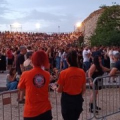 Ο Μίλτος Πασχαλίδης στο Θέατρο Βράχων Ο Μίλτος Πασχαλίδης στο Θέατρο Βράχων