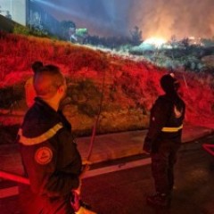 Η μάχη με τις φλόγες συνεχίζεται  Η μάχη με τις φλόγες συνεχίζεται