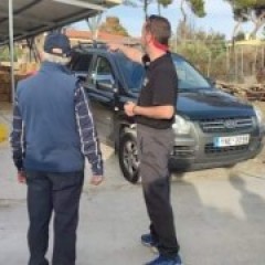Διανομή τροφίμων σε οικογένειες που έχουν ανάγκη Διανομή τροφίμων σε οικογένειες που έχουν ανάγκη