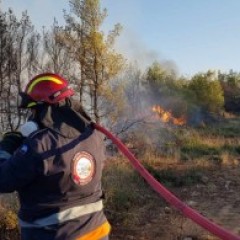 Η μάχη με τις αναζωπυρώσεις συνεχίζεται  Η μάχη με τις αναζωπυρώσεις συνεχίζεται